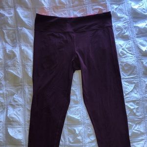 American Eagle Maroon Cropped Leggings